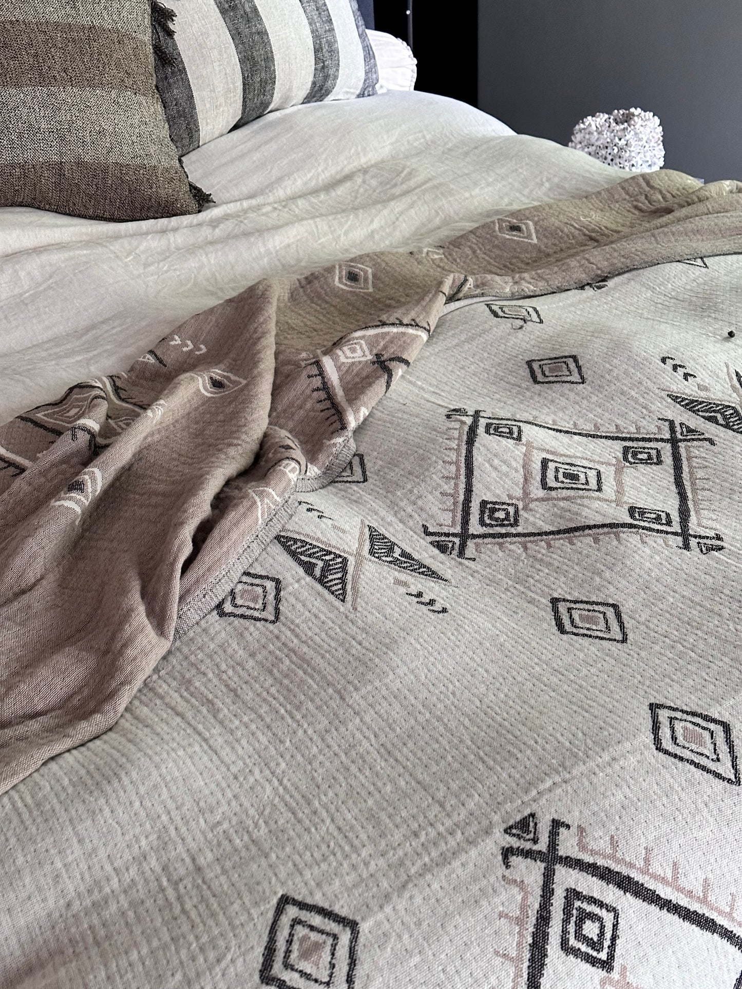 Plaid met etnische print.