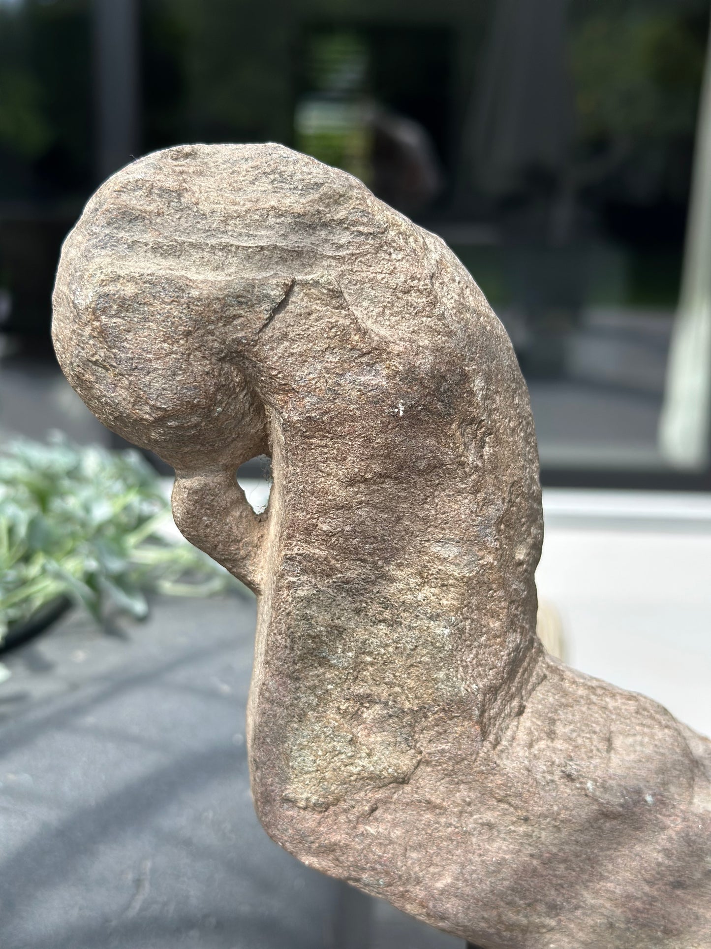 Stenen sculptuur-vogel