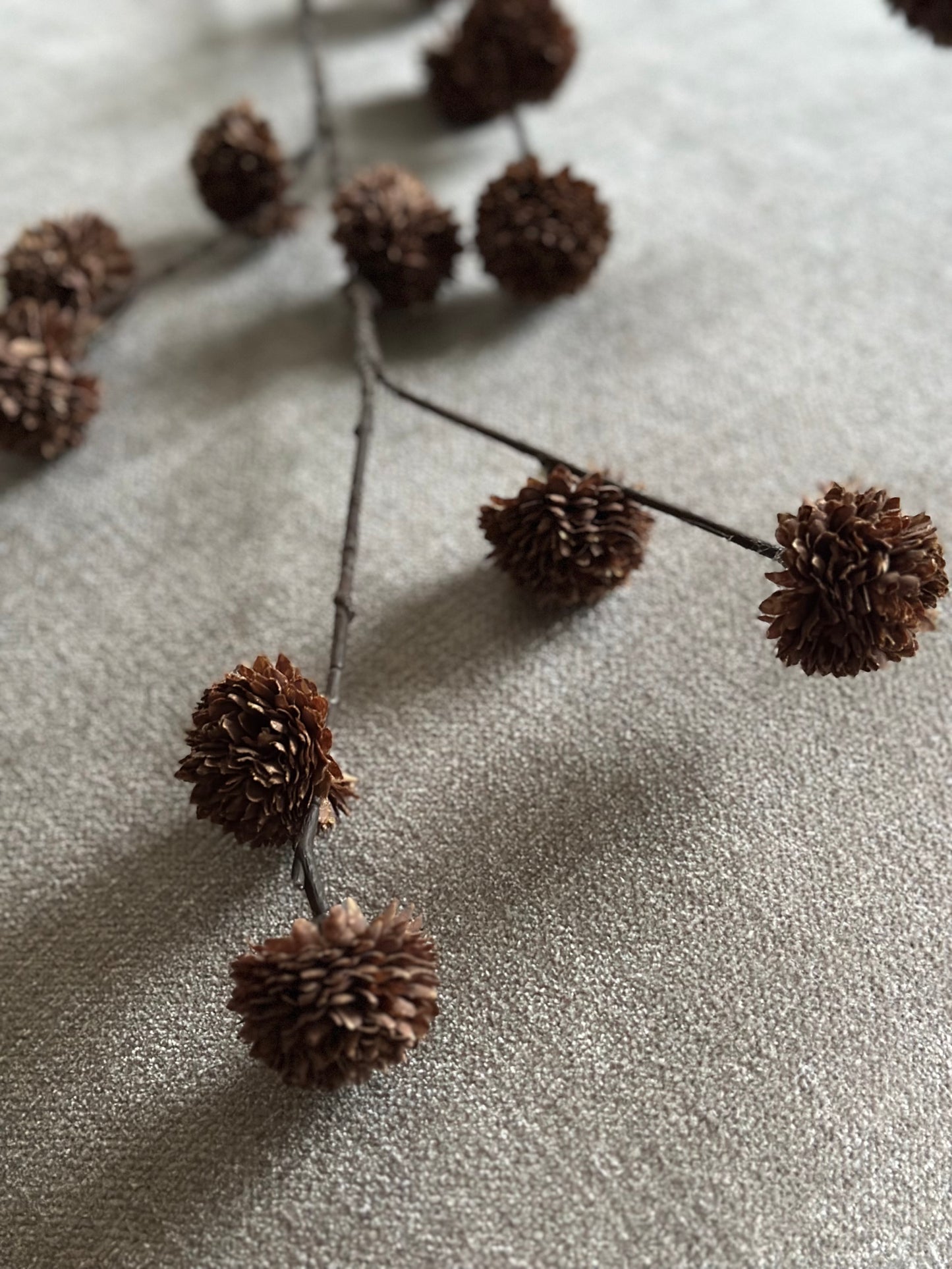 Kunsttak Pompom, dark coffee