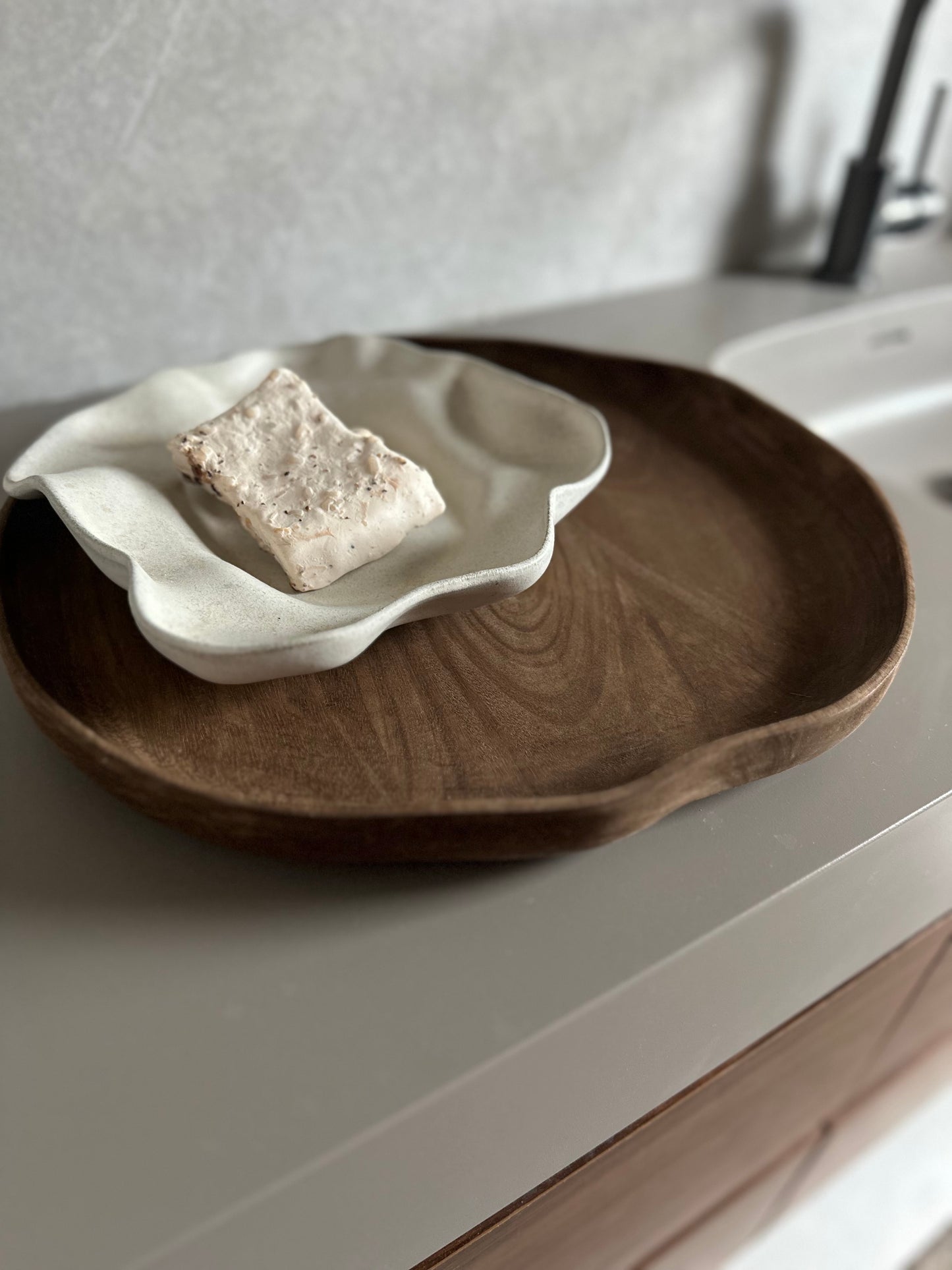Organisch houten serveertray, 40cm.